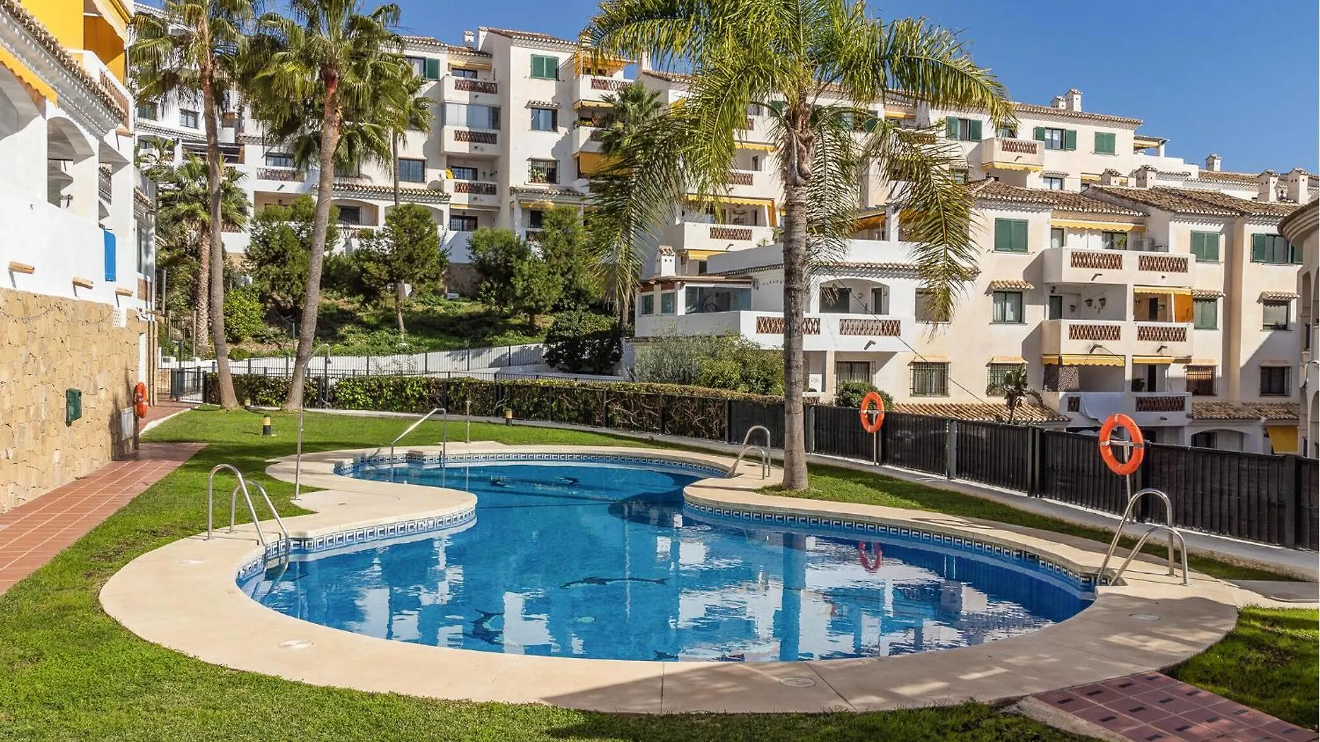 Stunning Apartment In Benalamdena With Kitchen contacts